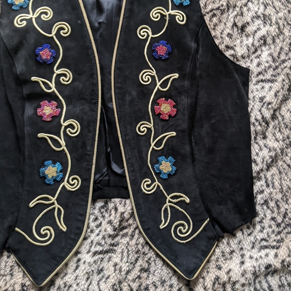 Vintage beaded suede vest - Picture 5 of 9